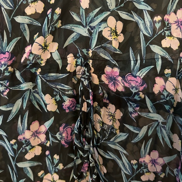 Beautiful Tunic Top One Size - Picture 3 of 3